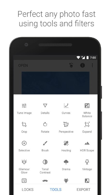 Snapseed 由 Google 开发的一款全面而专业的照片编辑APP，完全免费，支持iOS和安卓
